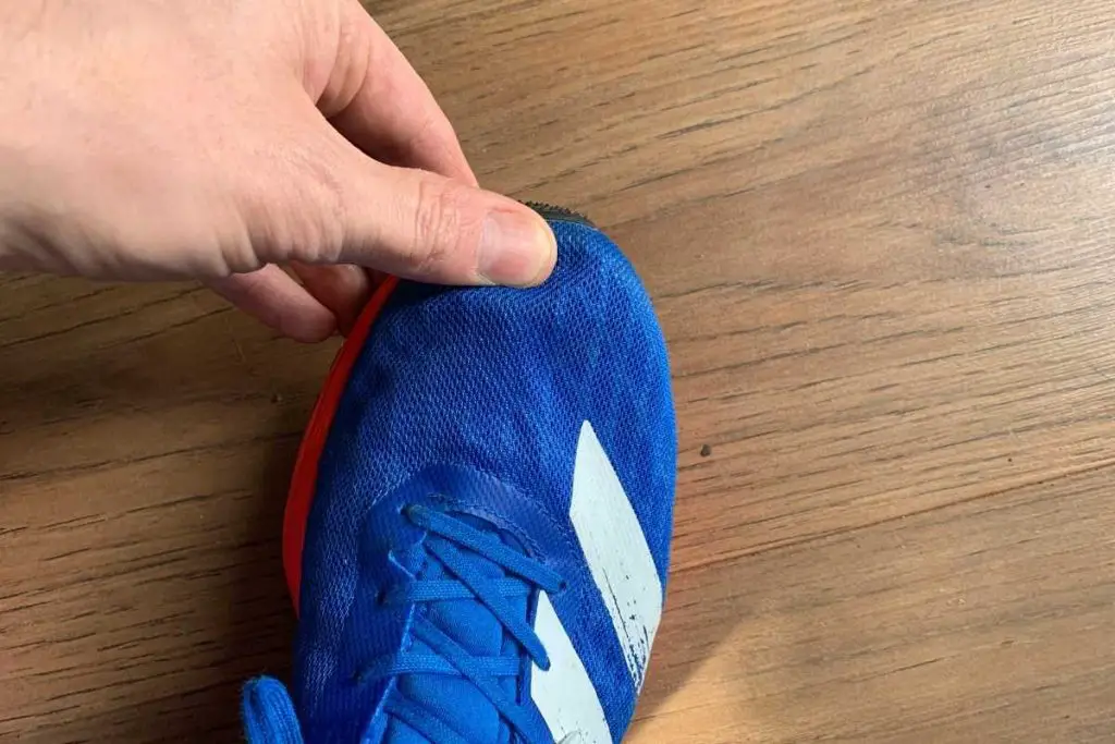 Thumb width on running shoe toe