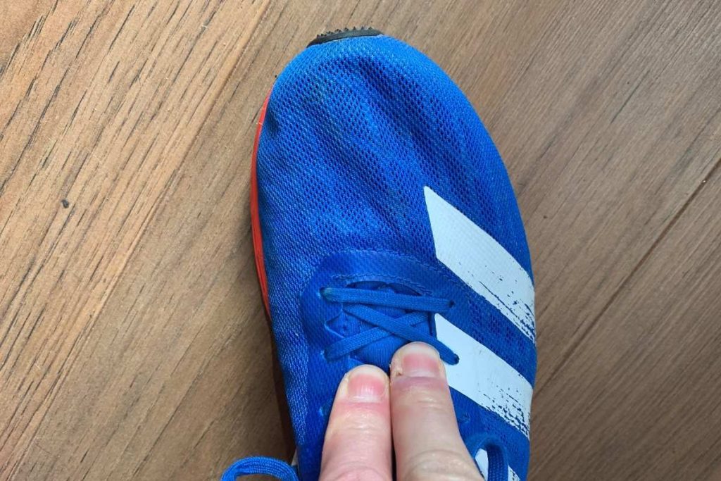 Running shoes with fingers