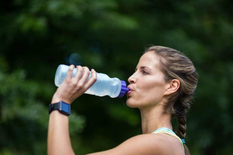 Should I drink water while running? That Running Thing